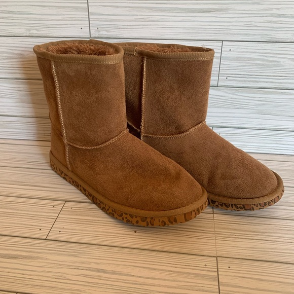 marelylilly Shoes - Marelylilly Chestnut Suede Faux Fur Lined Booties - Slip-On animal print sole
